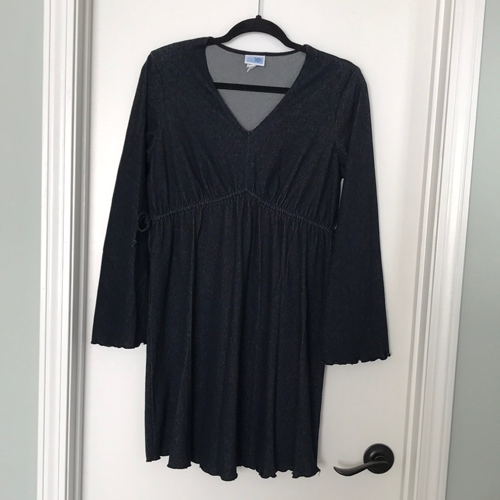 Like new, adorable maternity top/dress